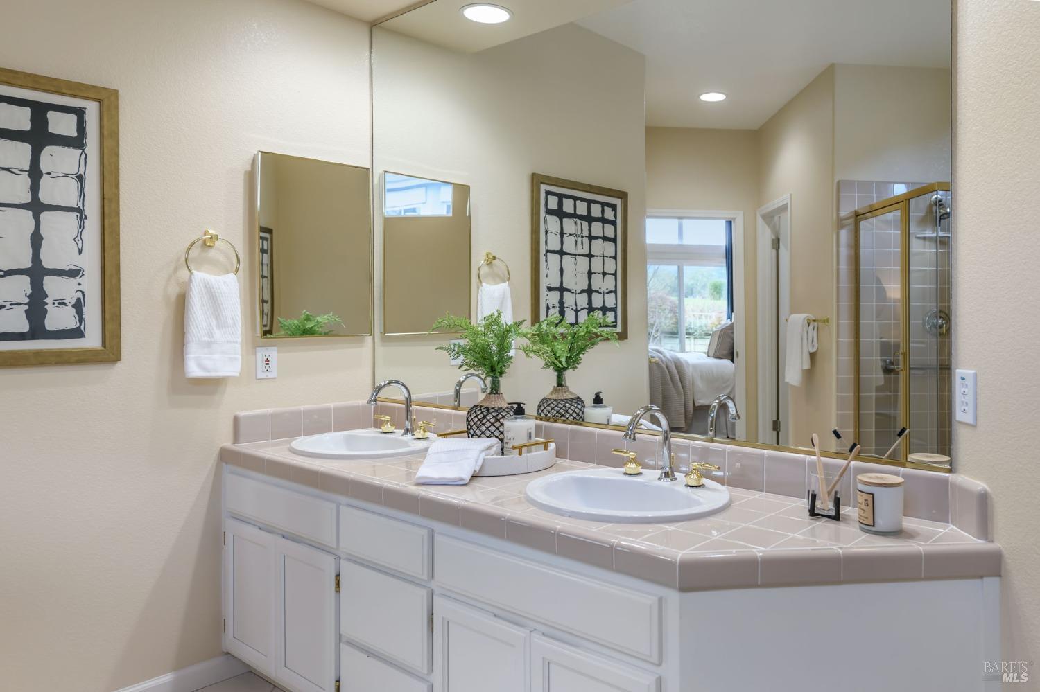 1908 Falcon Ridge Dr