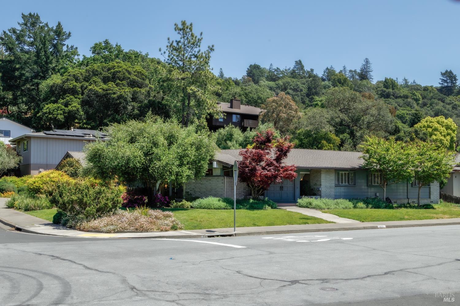 1671 E Foothill Drive