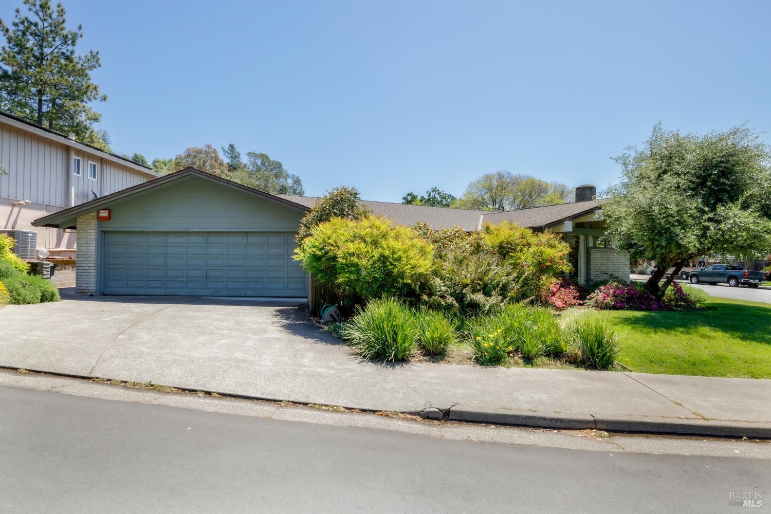 1671 E Foothill Drive