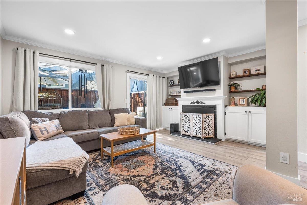 711 Racquet Club Circle