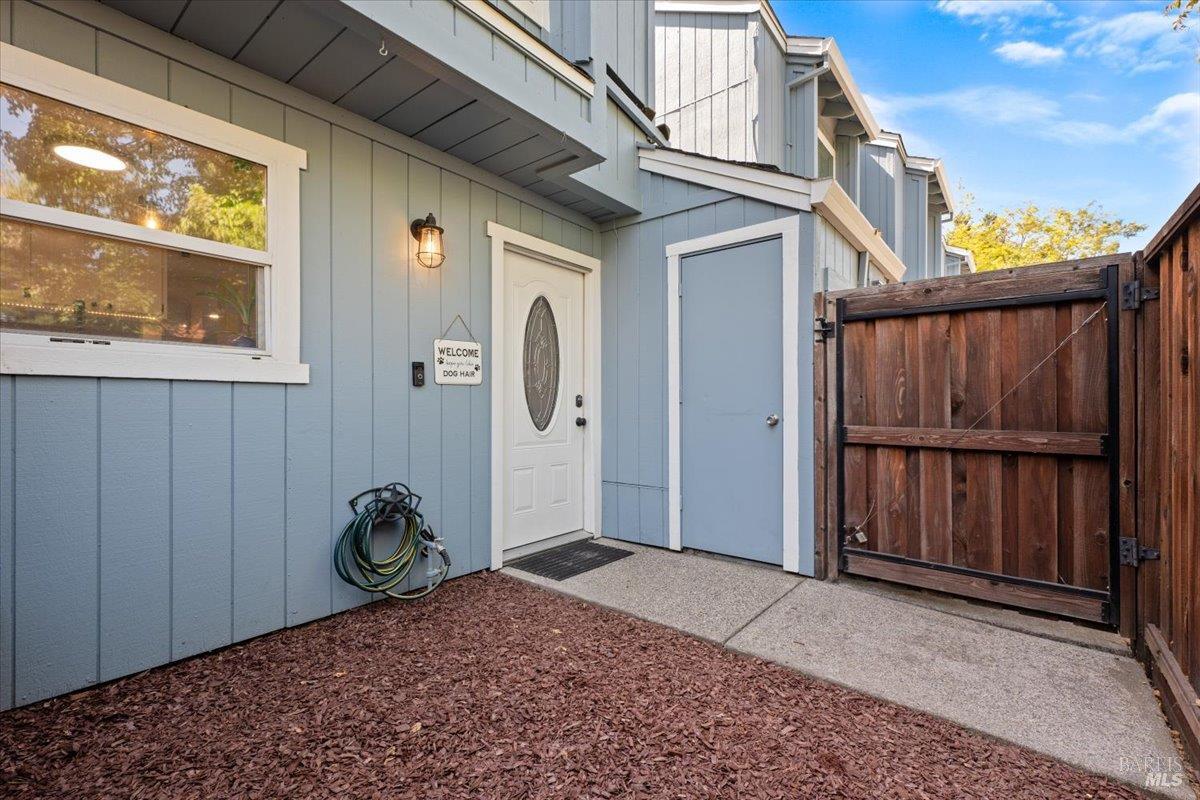 711 Racquet Club Circle