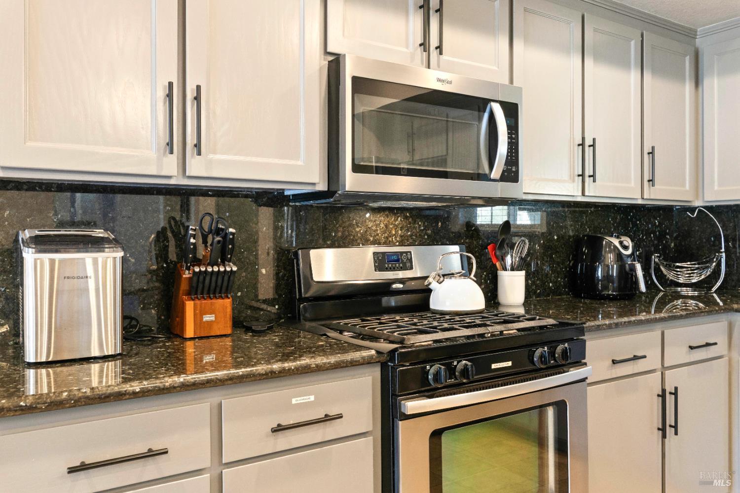 11115 Lakeshore Drive