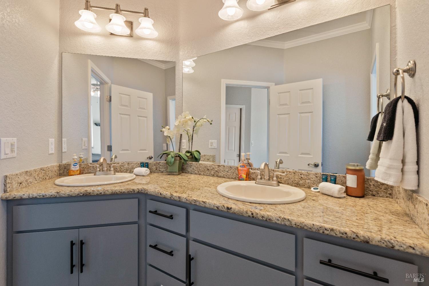 11115 Lakeshore Drive