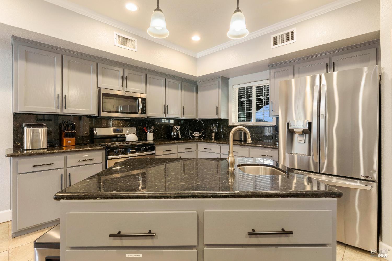 1115 Lakeshore Drive