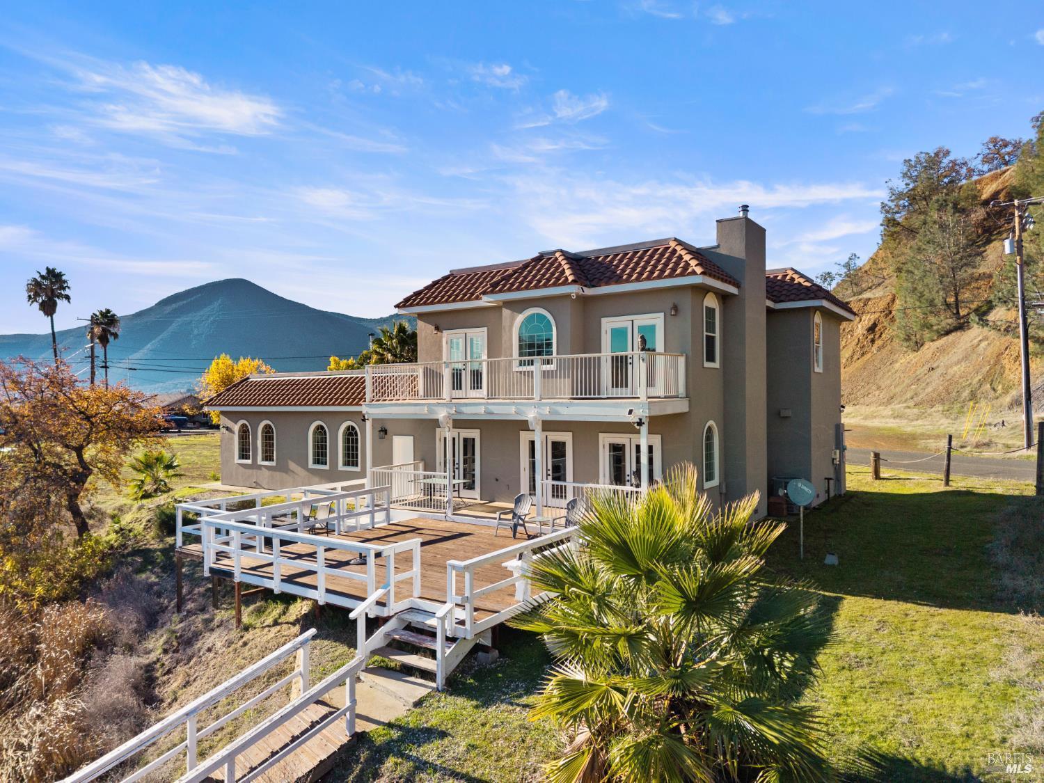 1115 Lakeshore Drive