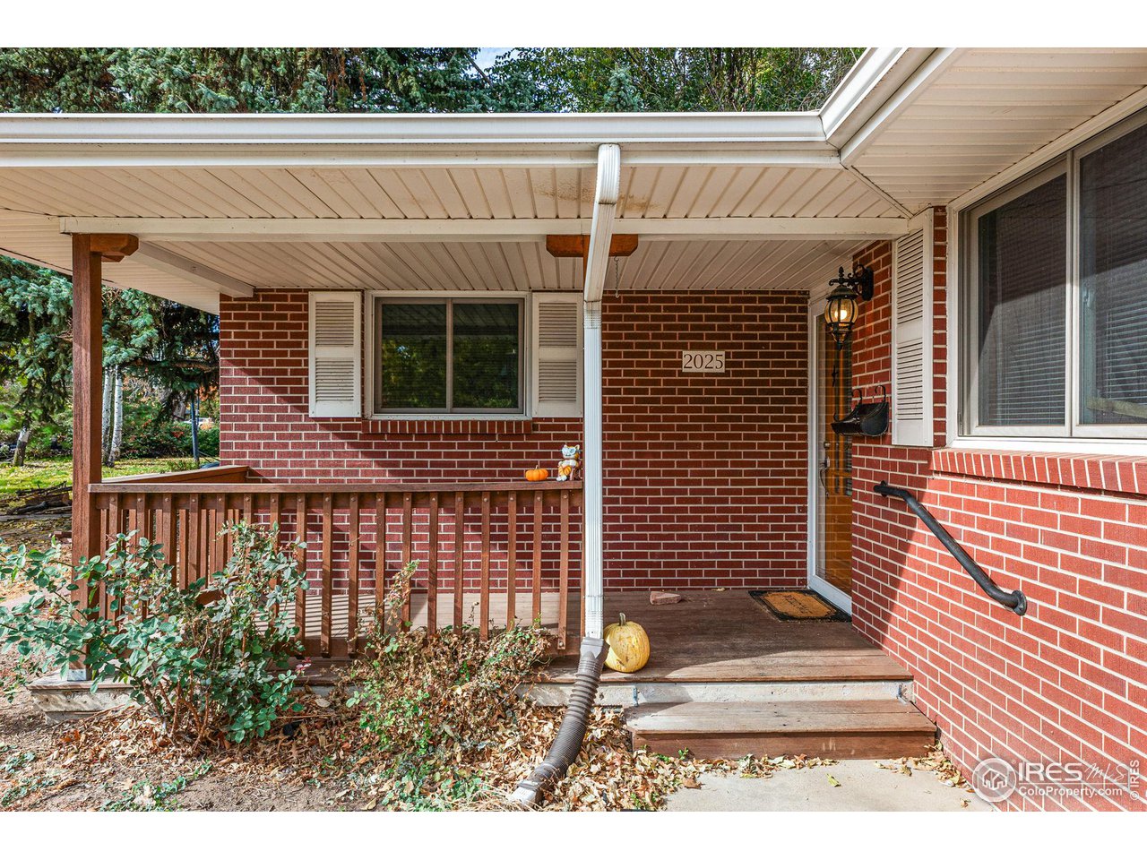 2025 Grape Ave