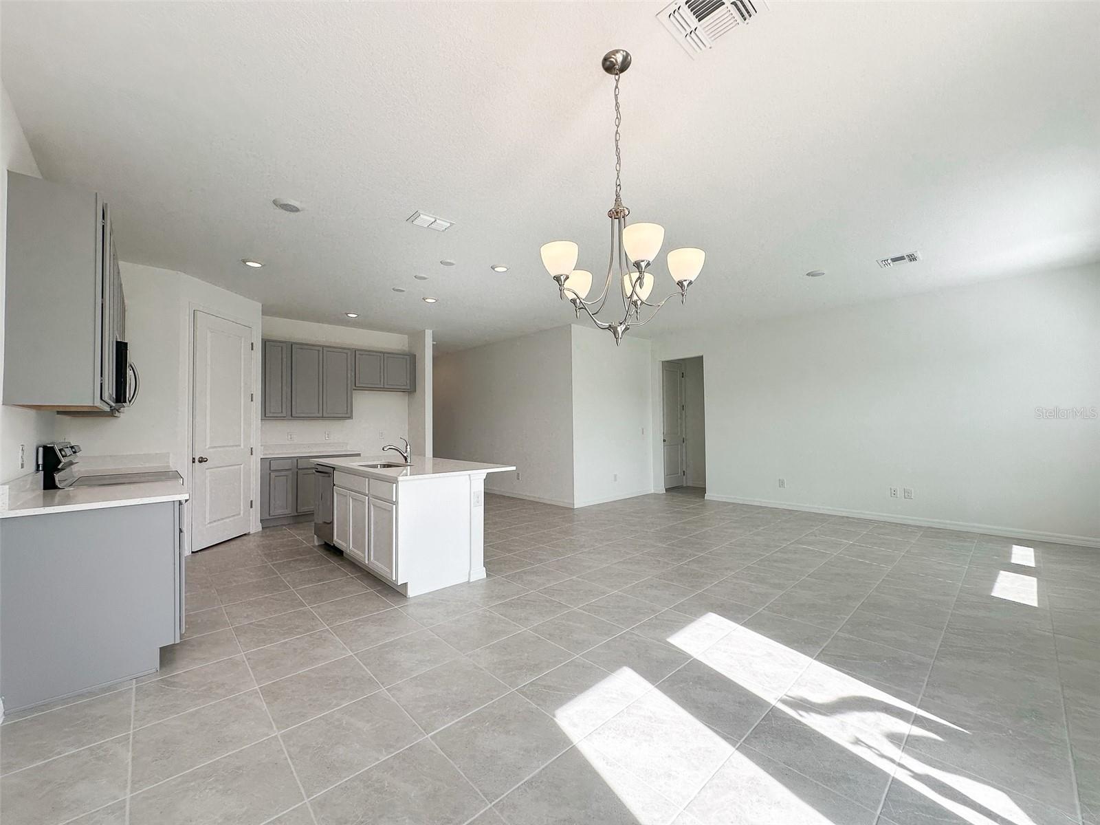 2115 DERWENT DR