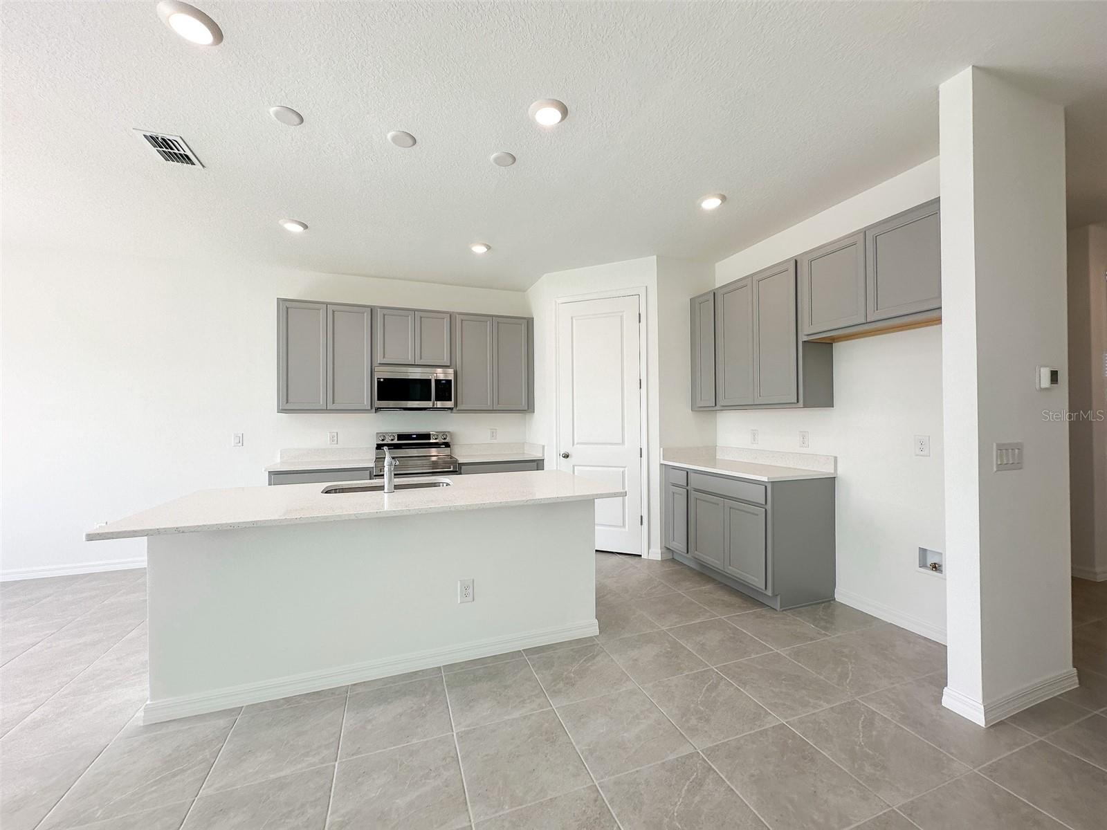 2115 DERWENT DR