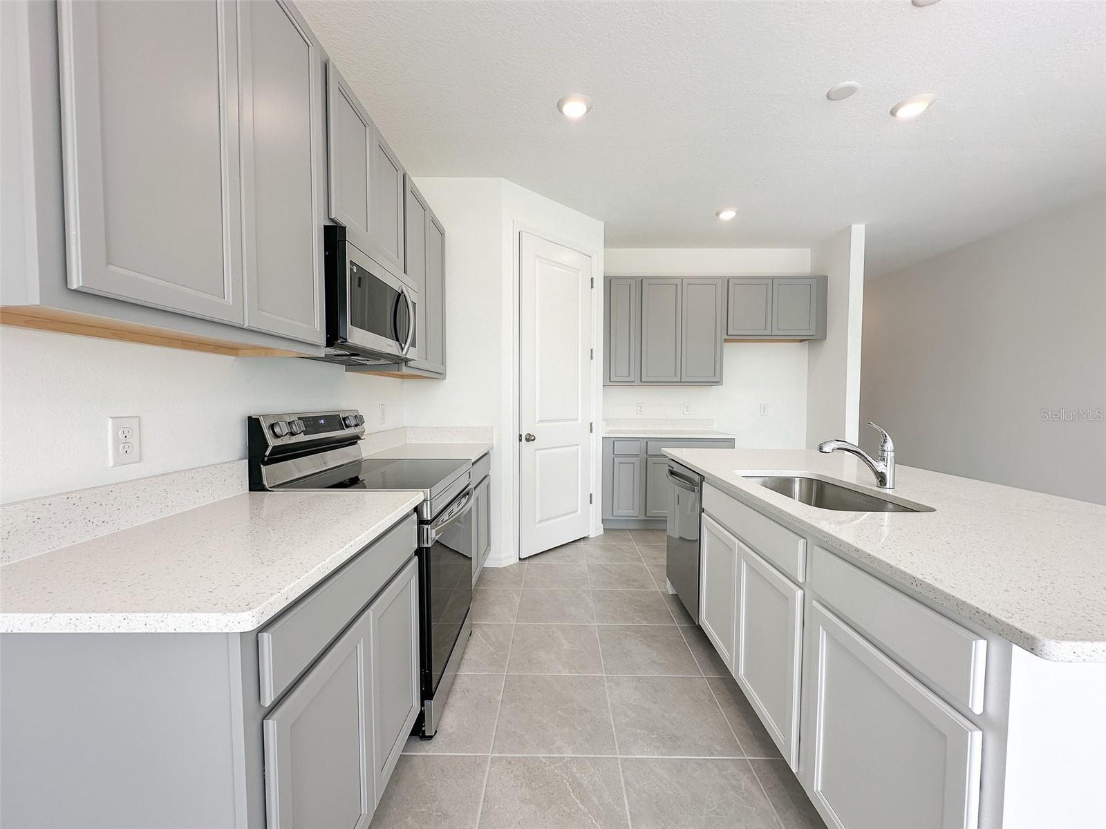 2115 DERWENT DR