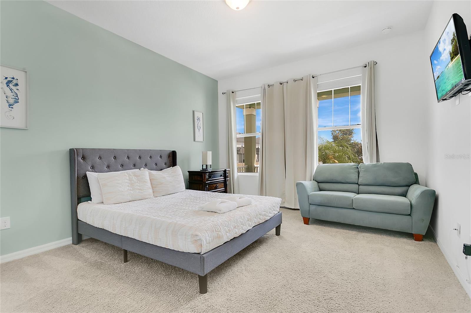 8951 AMELIA DOWNS TRL