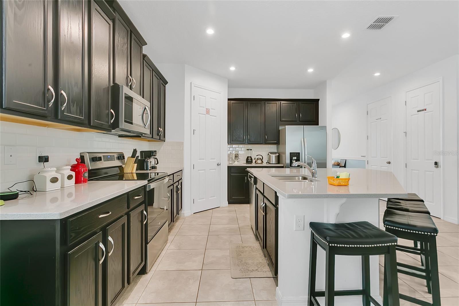 8951 AMELIA DOWNS TRL