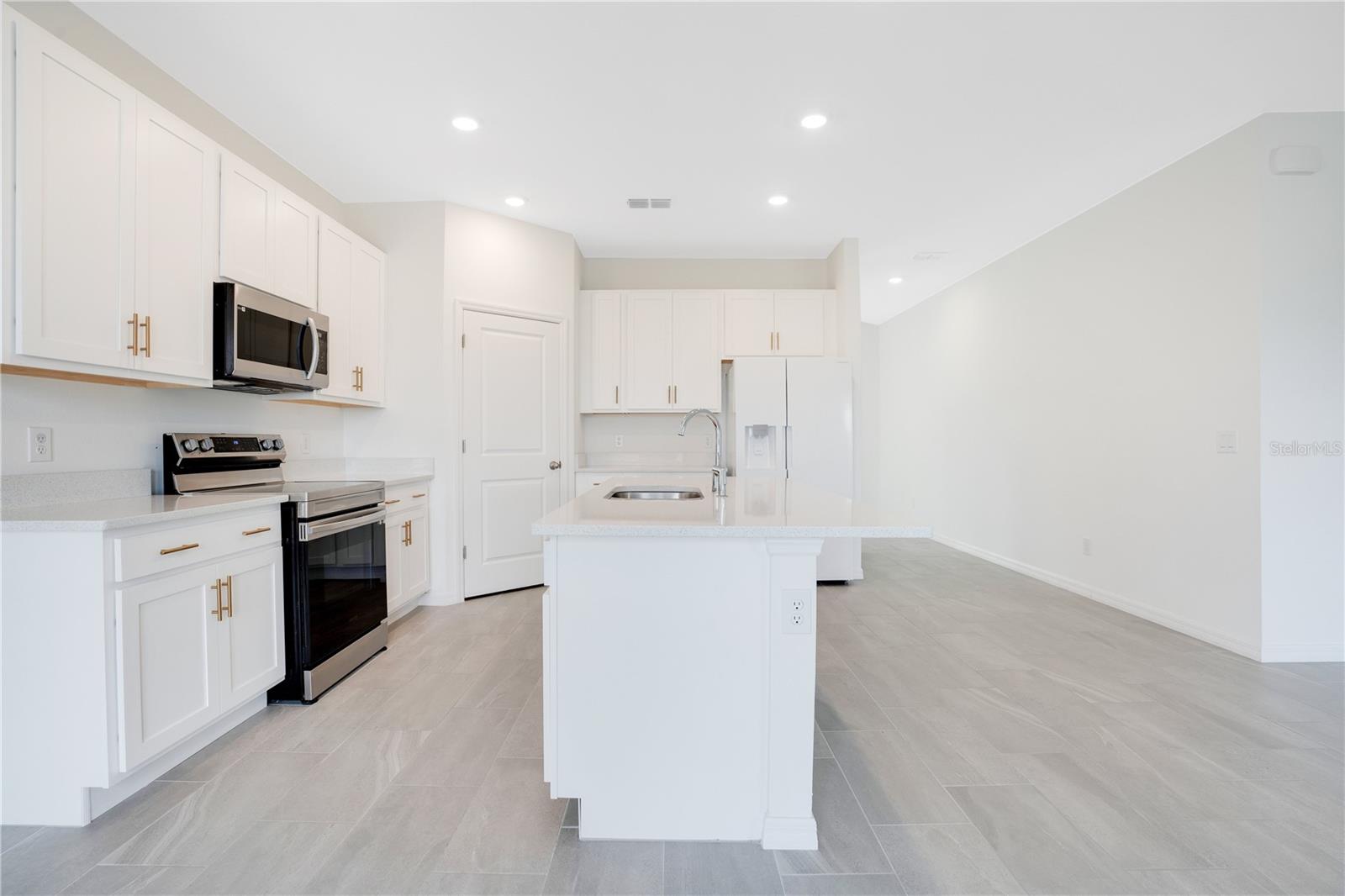 2170 DERWENT DR
