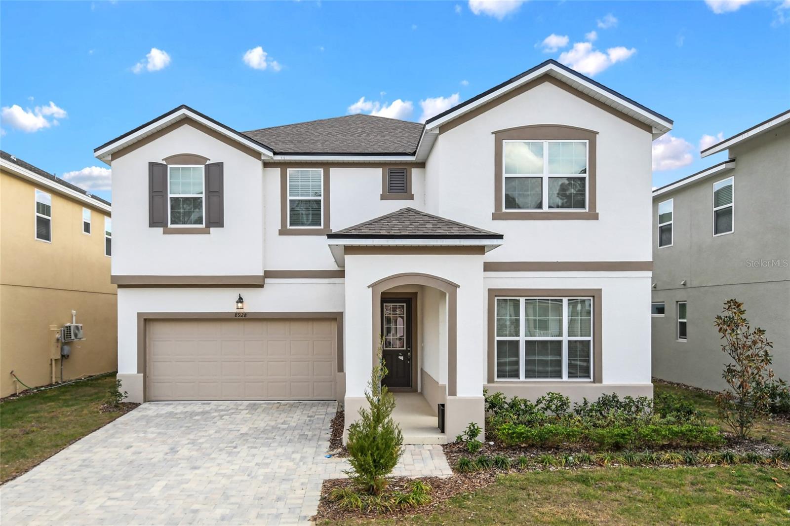 8928 COCONUT BREEZE DR