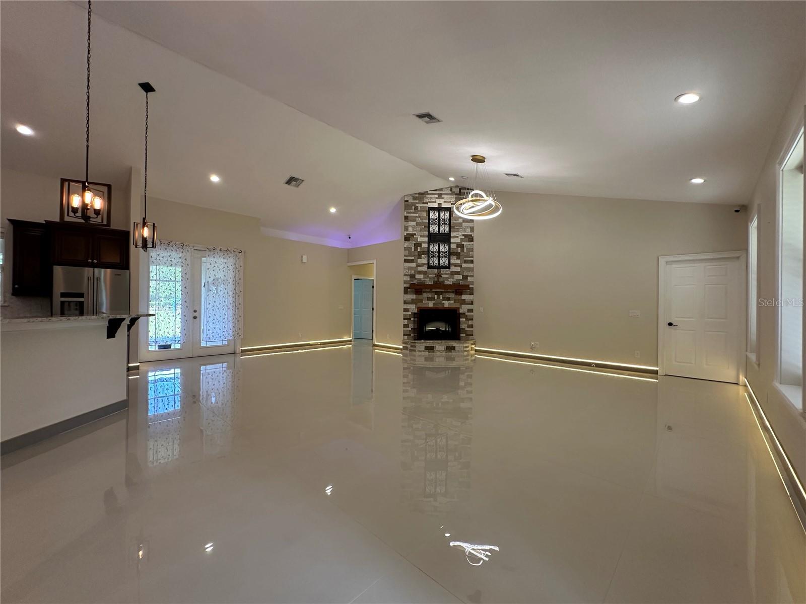 3111 RAMBLER AVE