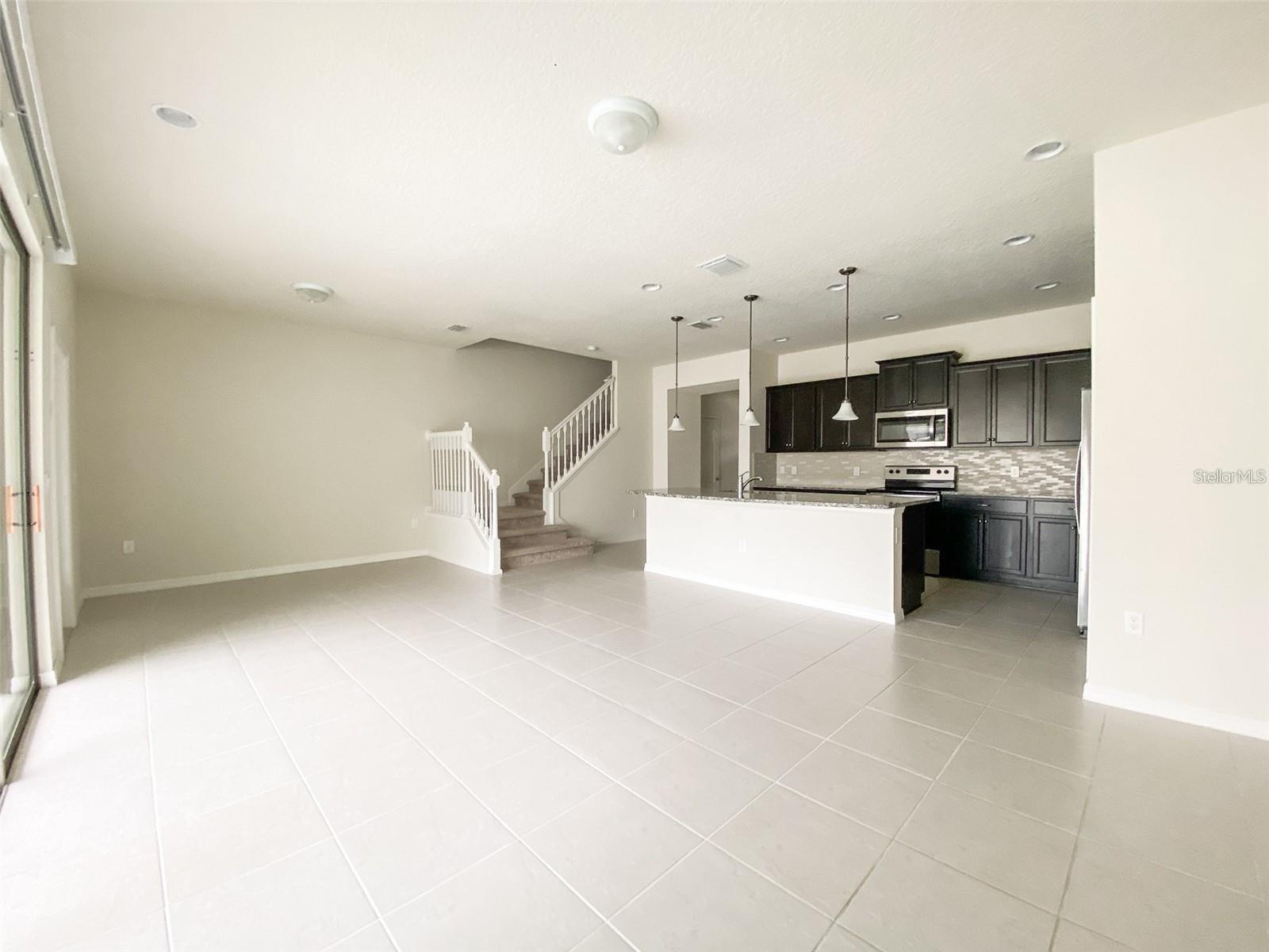2406 DUBAI ST