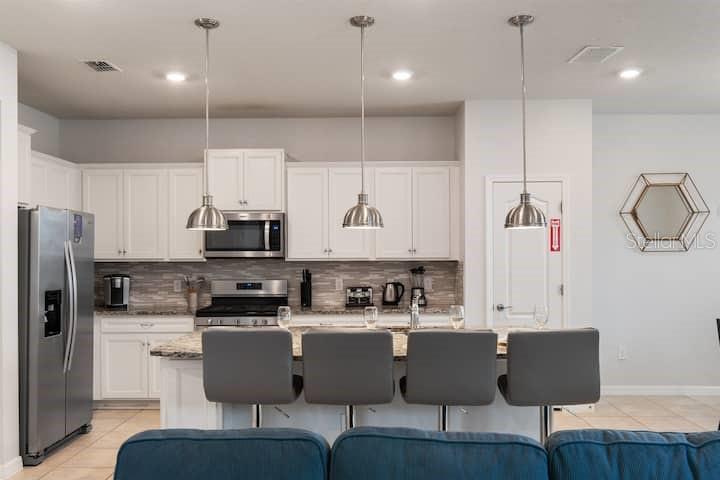 7372 OAKMOSS LOOP