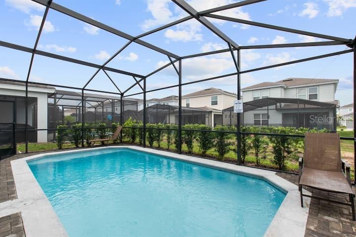 7372 OAKMOSS LOOP