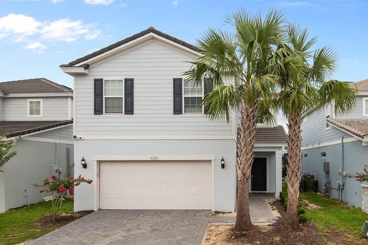 7372 OAKMOSS LOOP