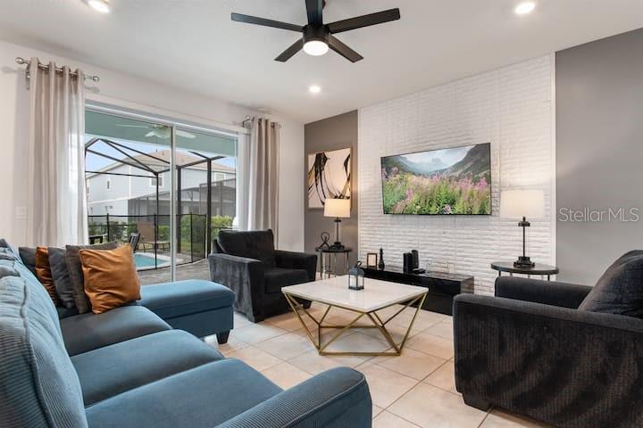 7372 OAKMOSS LOOP
