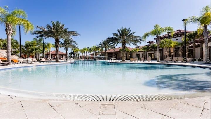 7372 OAKMOSS LOOP
