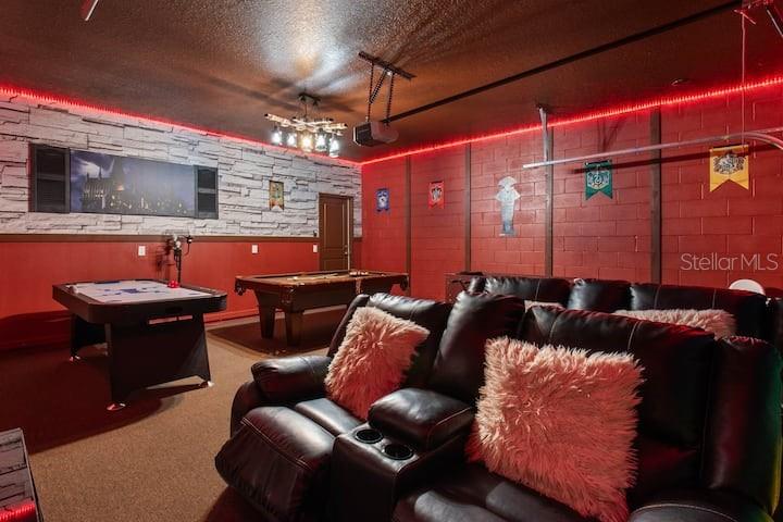 7372 OAKMOSS LOOP