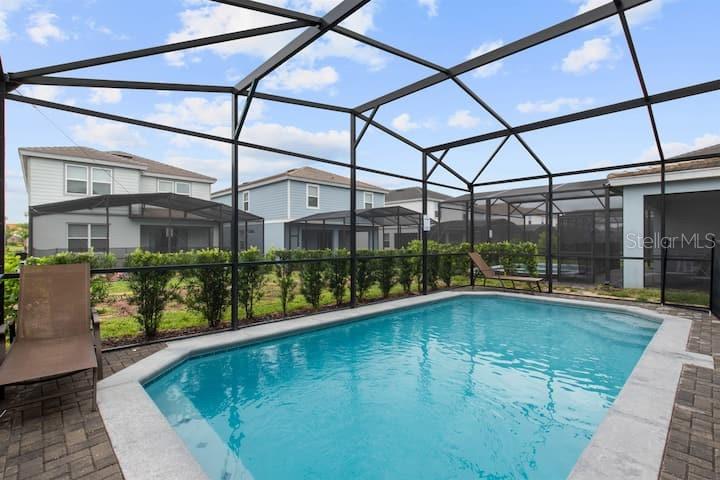 7372 OAKMOSS LOOP
