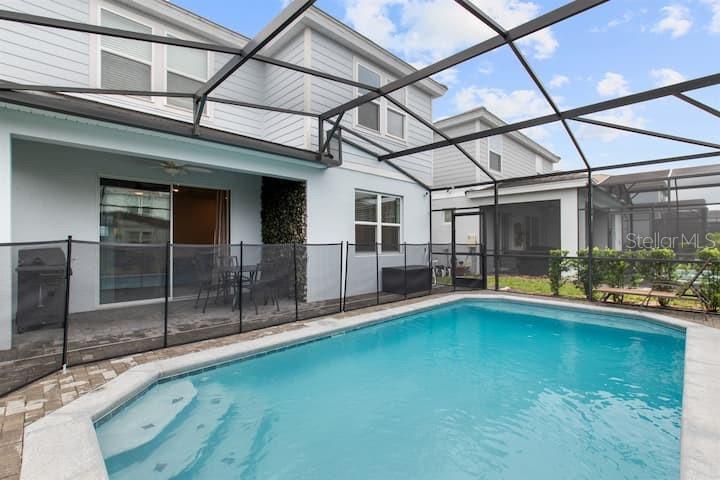 7372 OAKMOSS LOOP