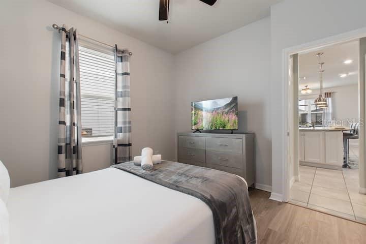 7372 OAKMOSS LOOP