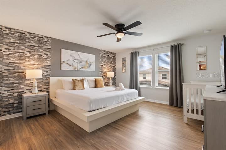 7372 OAKMOSS LOOP