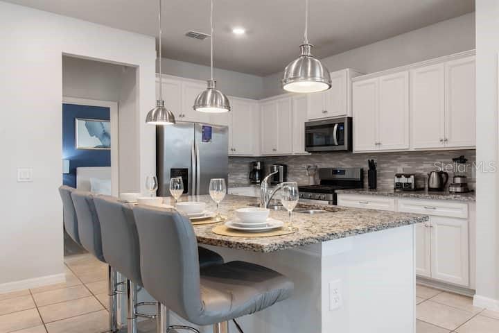 7372 OAKMOSS LOOP