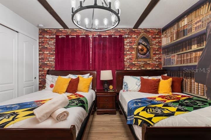 7372 OAKMOSS LOOP
