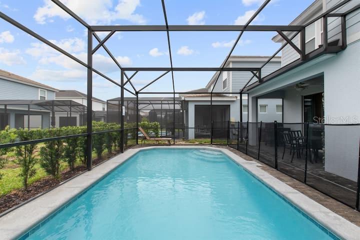7372 OAKMOSS LOOP