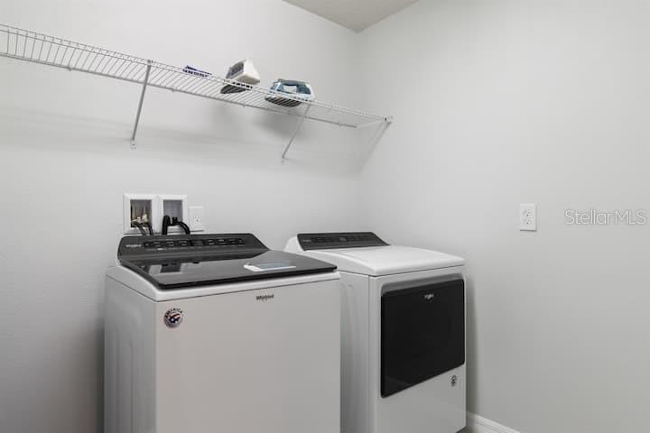 7372 OAKMOSS LOOP