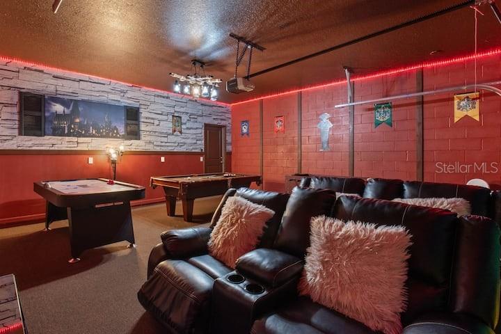 7372 OAKMOSS LOOP