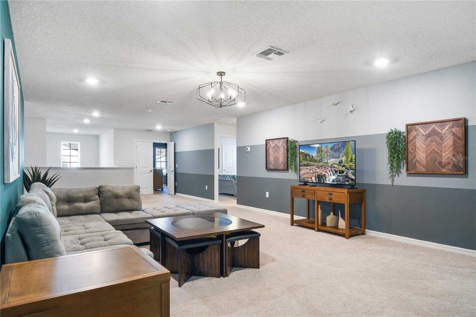2060 LELANI CIR