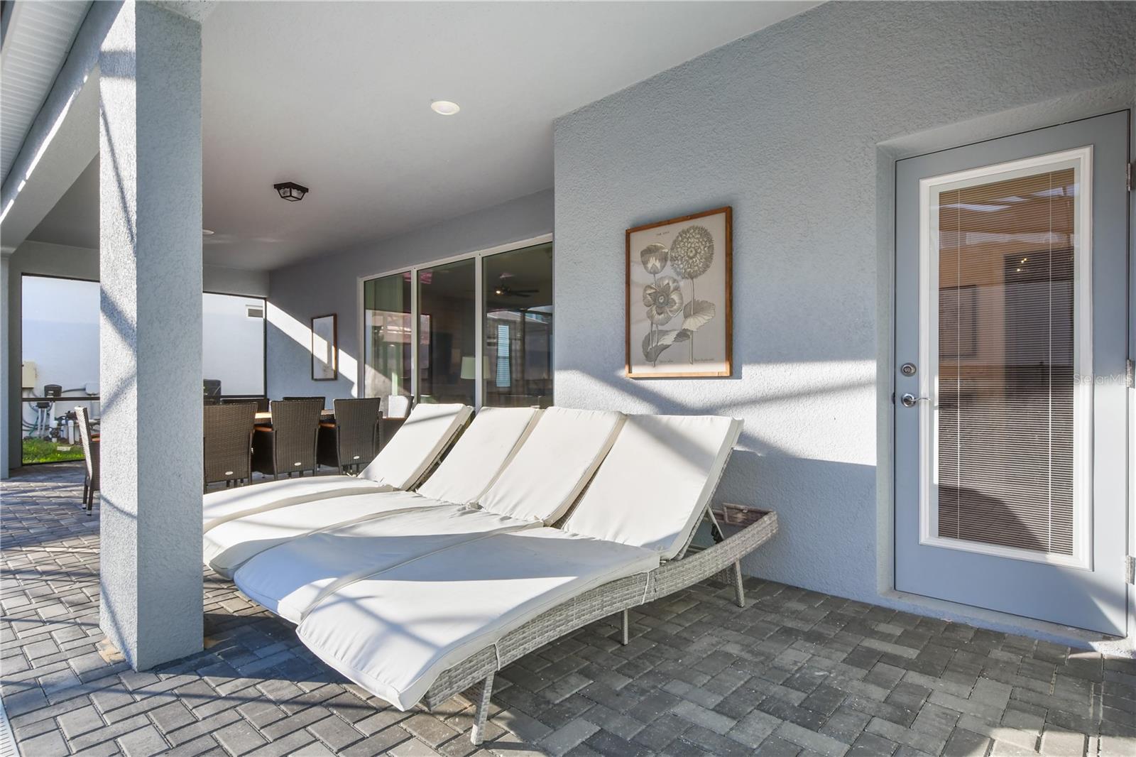 2060 LELANI CIR