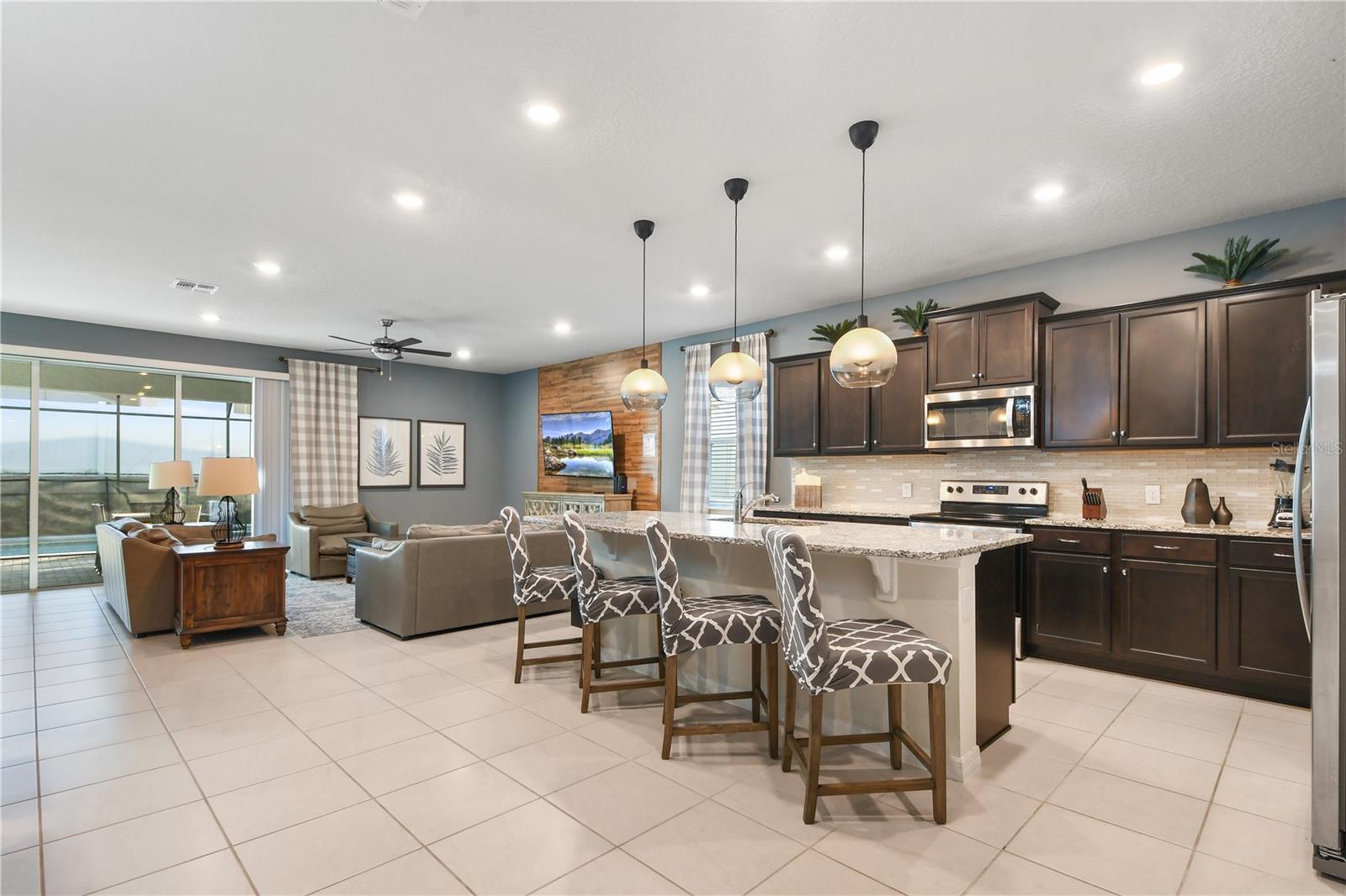 2060 LELANI CIR