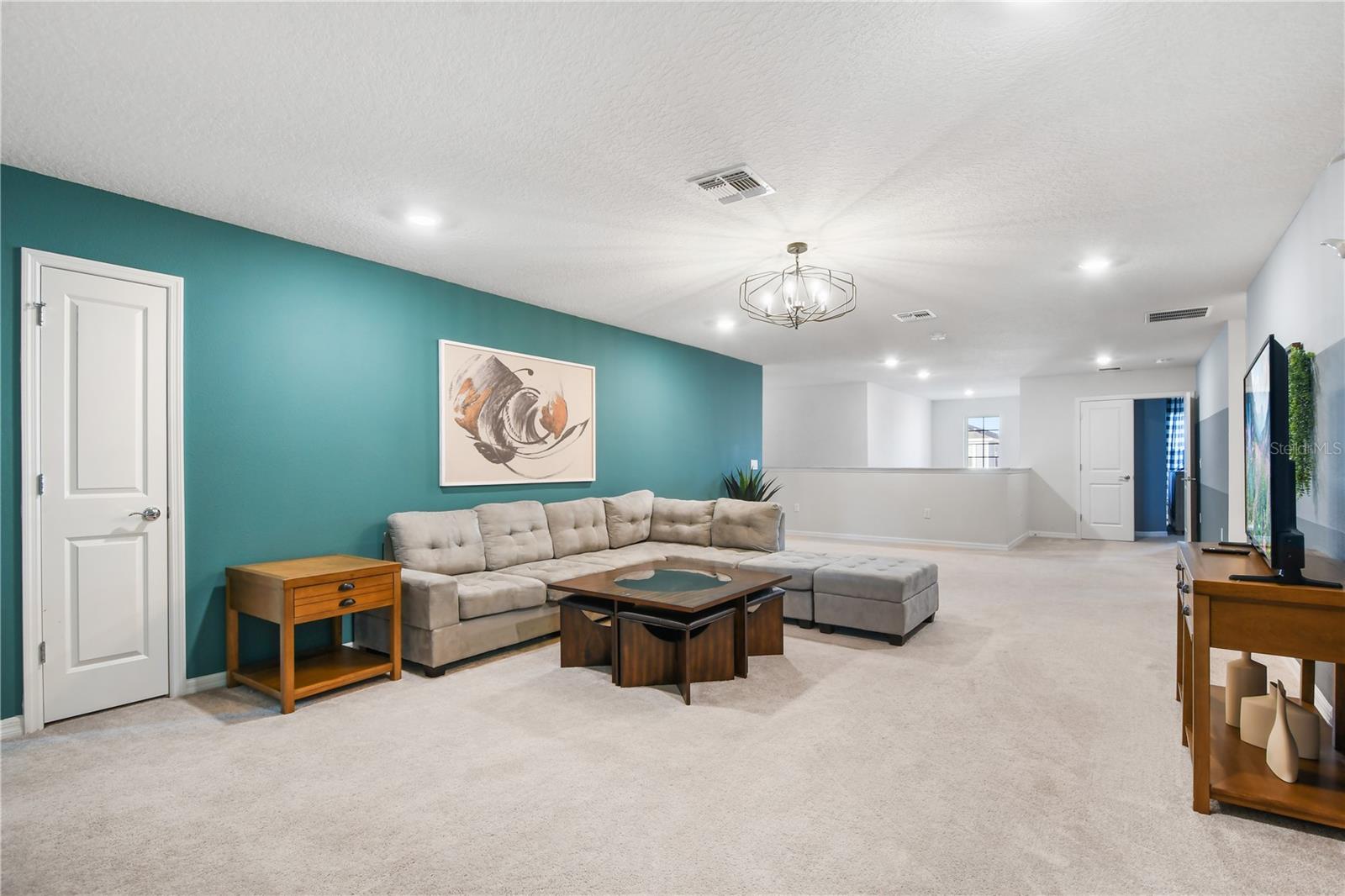 2060 LELANI CIR