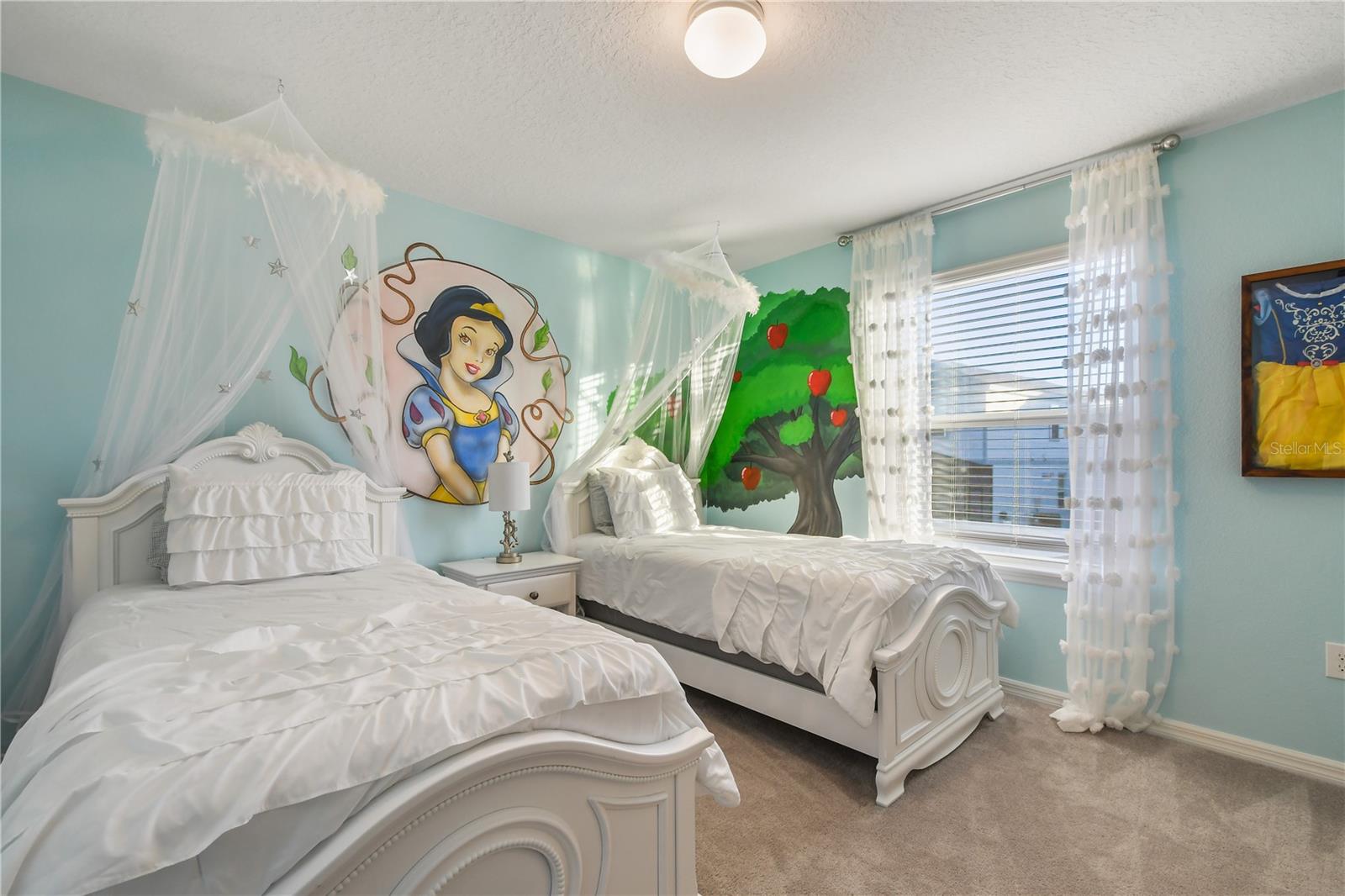 2060 LELANI CIR