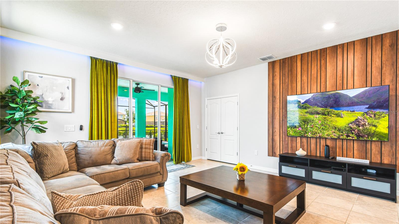 7219 OAKMOSS LOOP