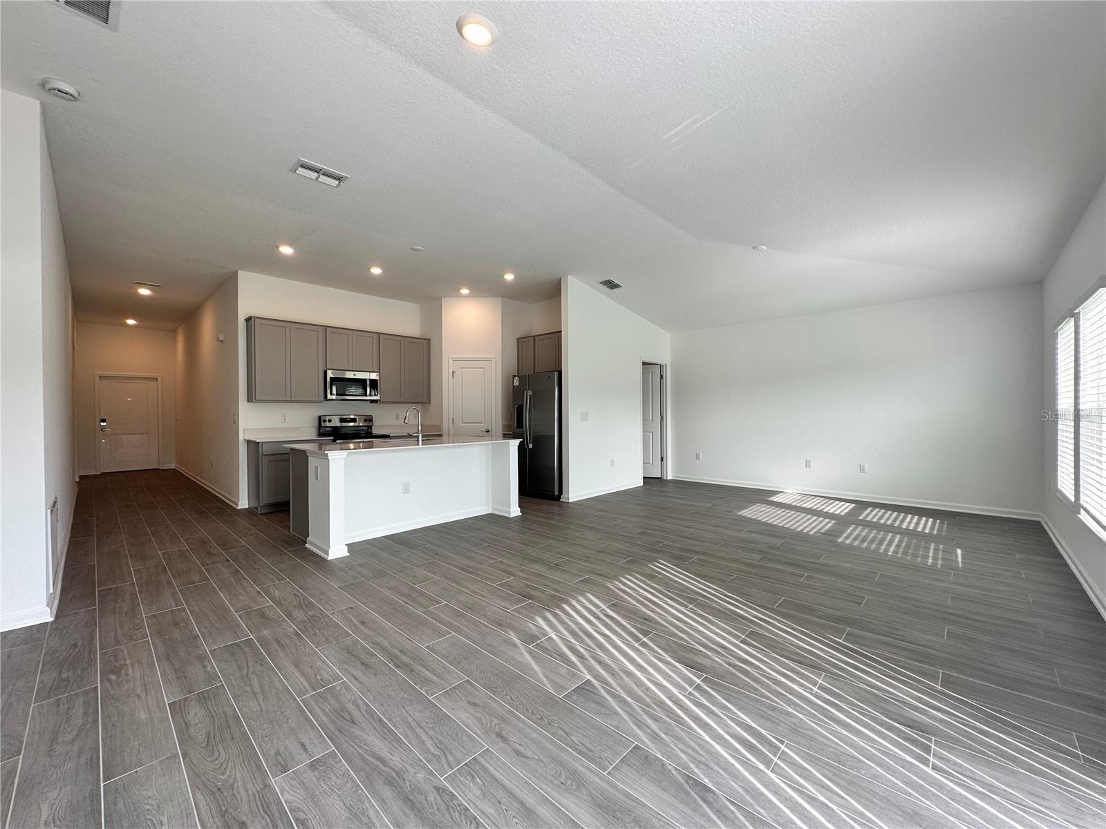 309 LOCH CT