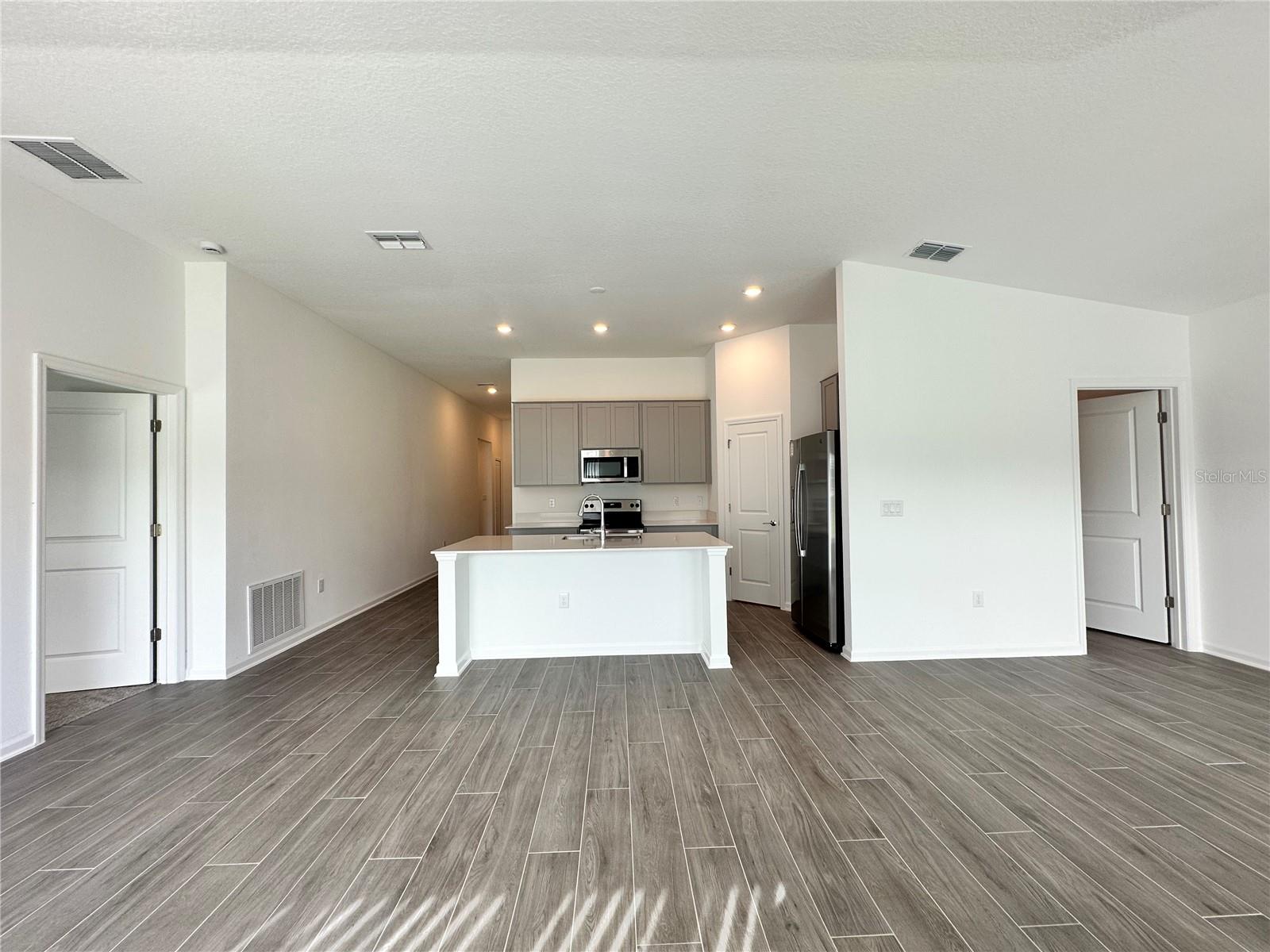 309 LOCH CT