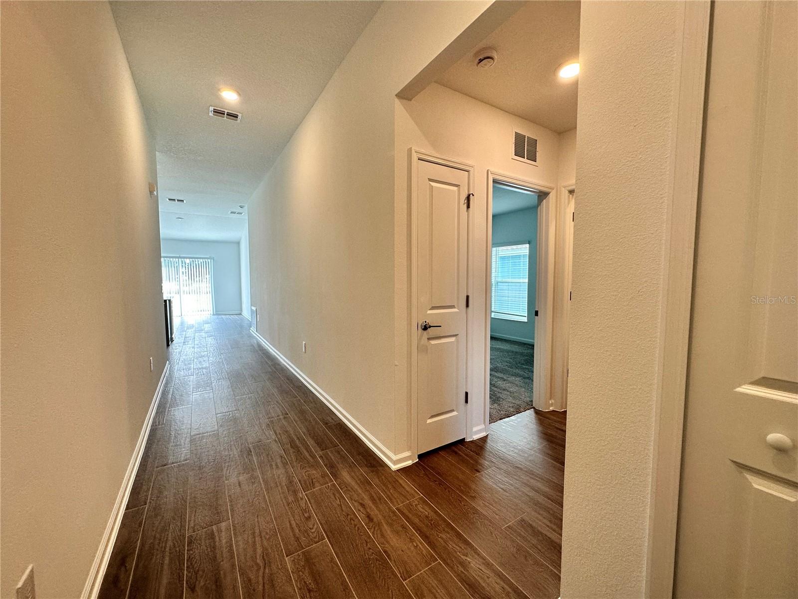 309 LOCH CT