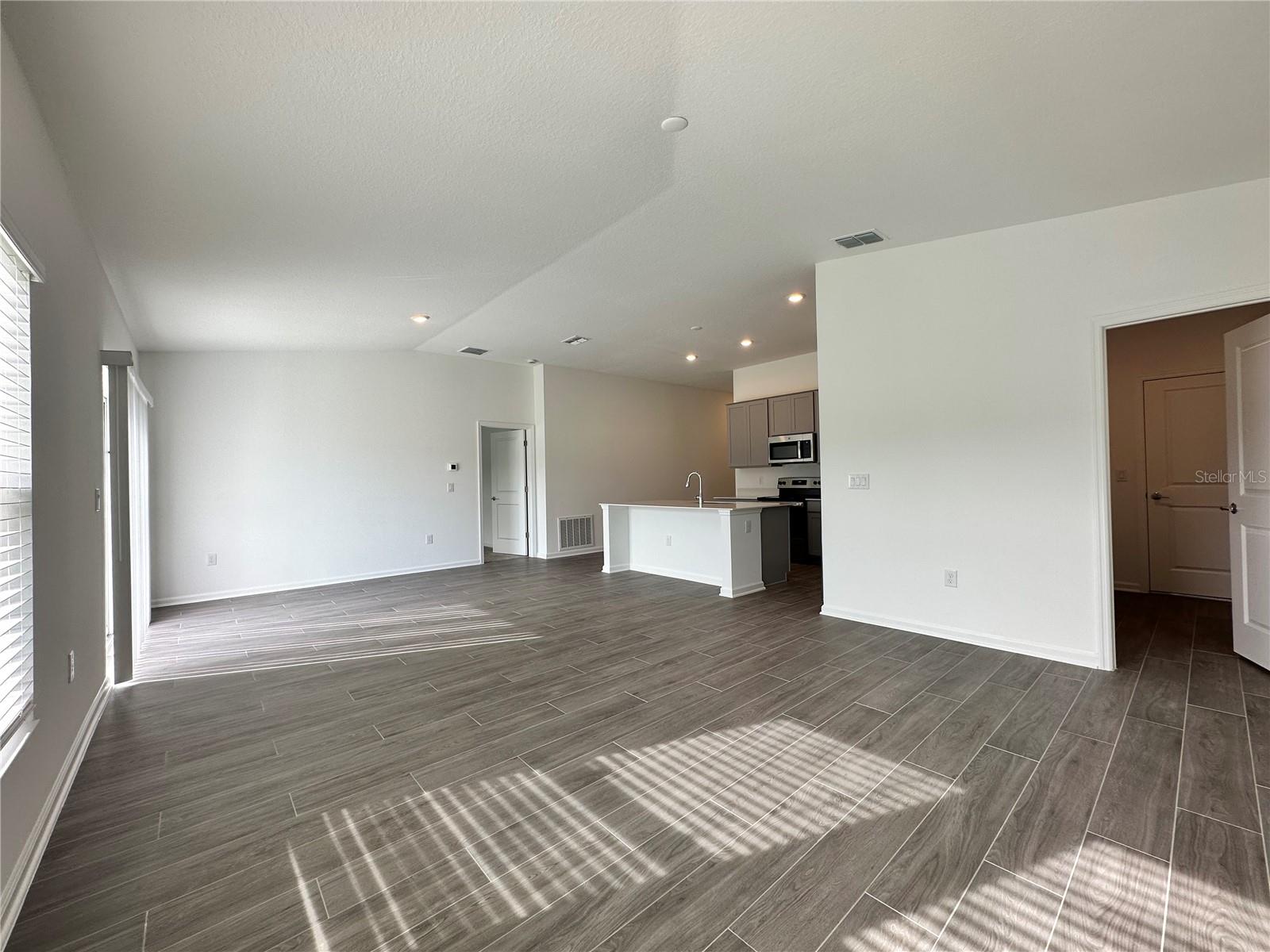 309 LOCH CT