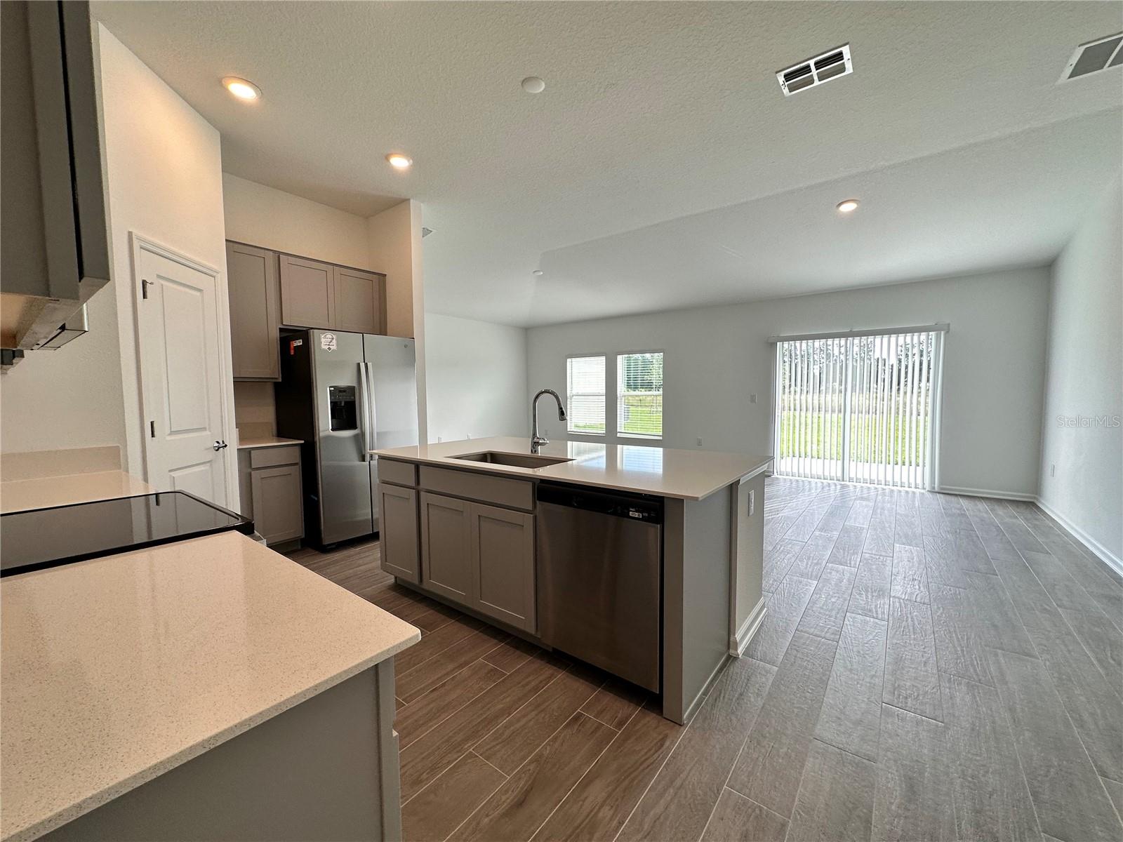 309 LOCH CT