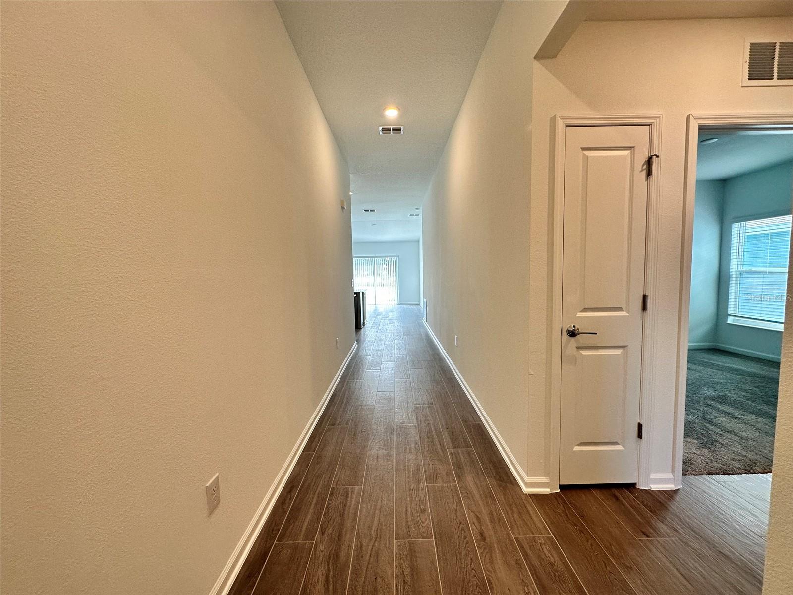 309 LOCH CT