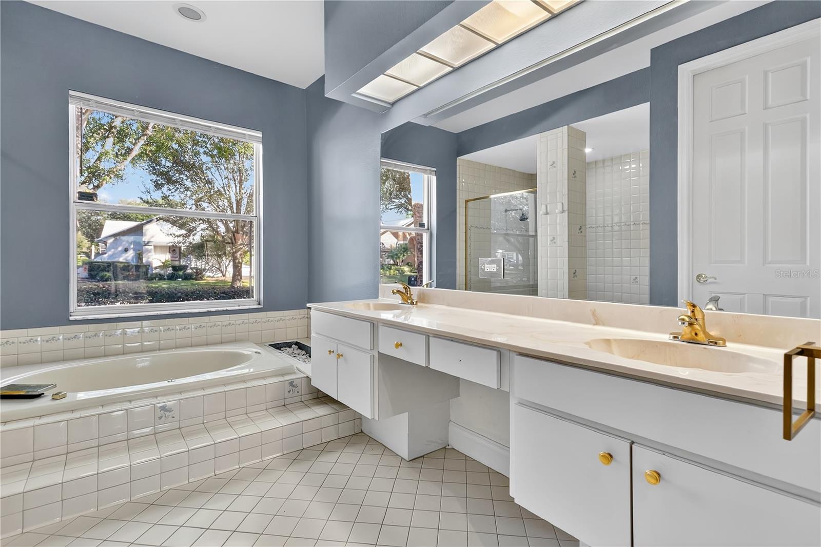 6719 FAIRWAY COVE DR