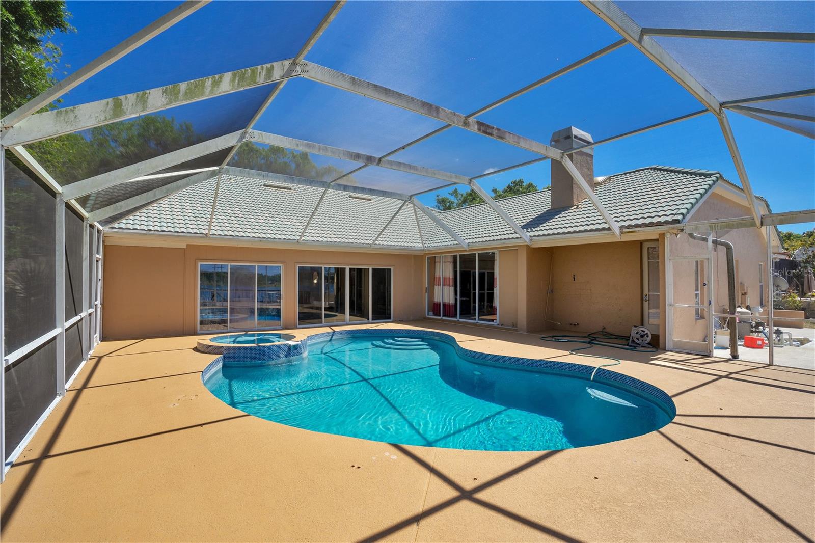 6719 FAIRWAY COVE DR