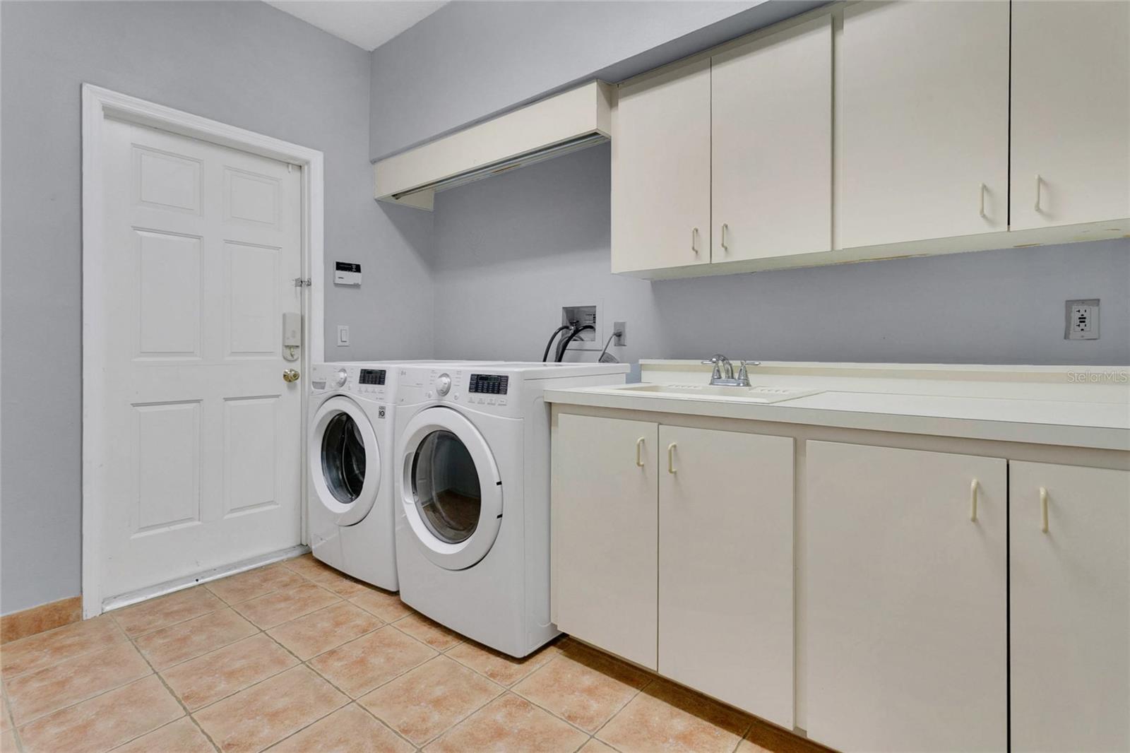 6719 FAIRWAY COVE DR