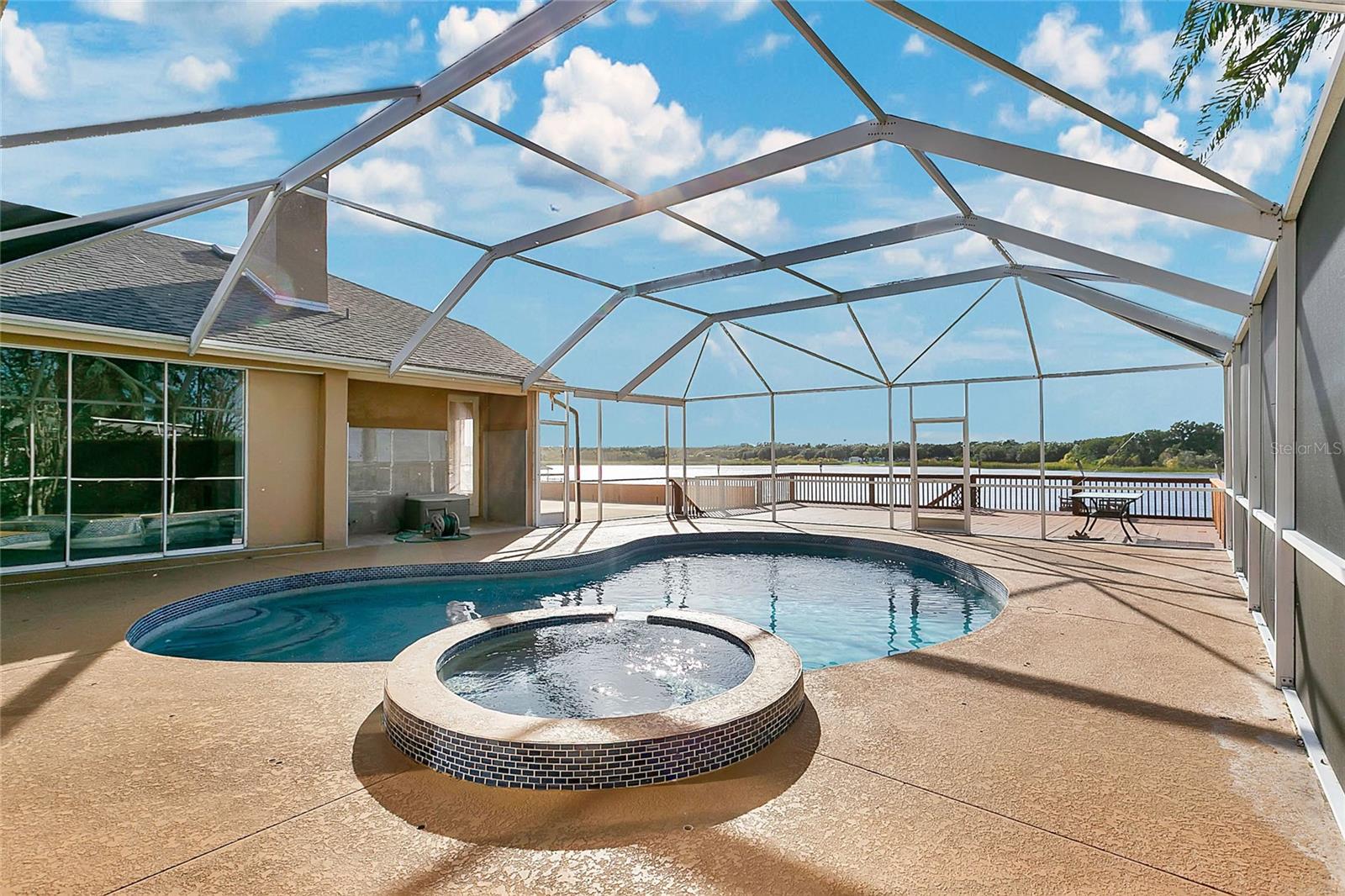 6719 FAIRWAY COVE DR